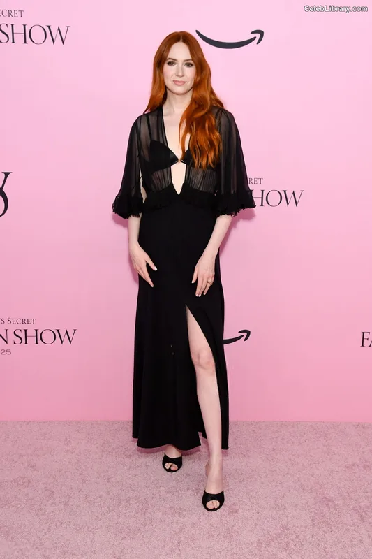 Karen Gillan photo 18 of 787