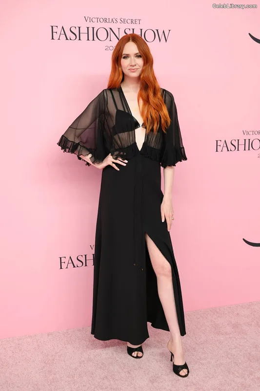 Karen Gillan photo 19 of 787