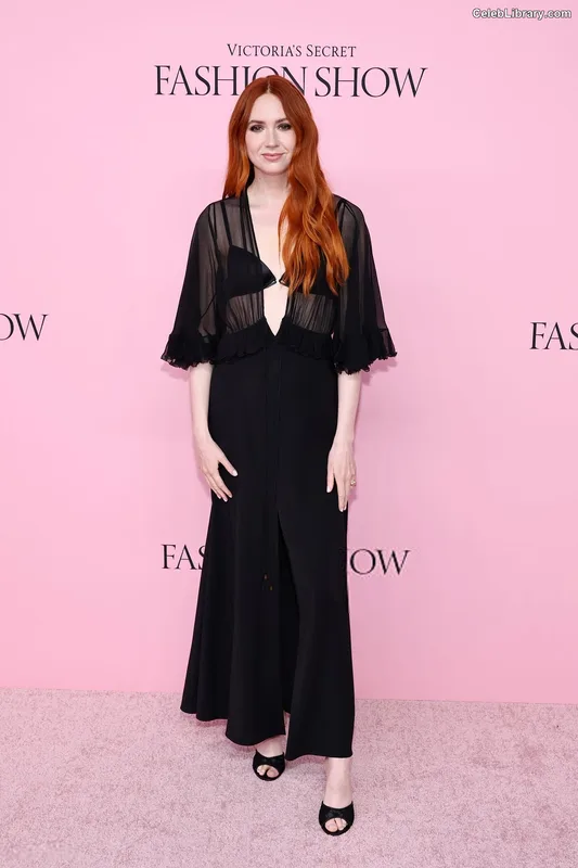 Karen Gillan photo 20 of 787