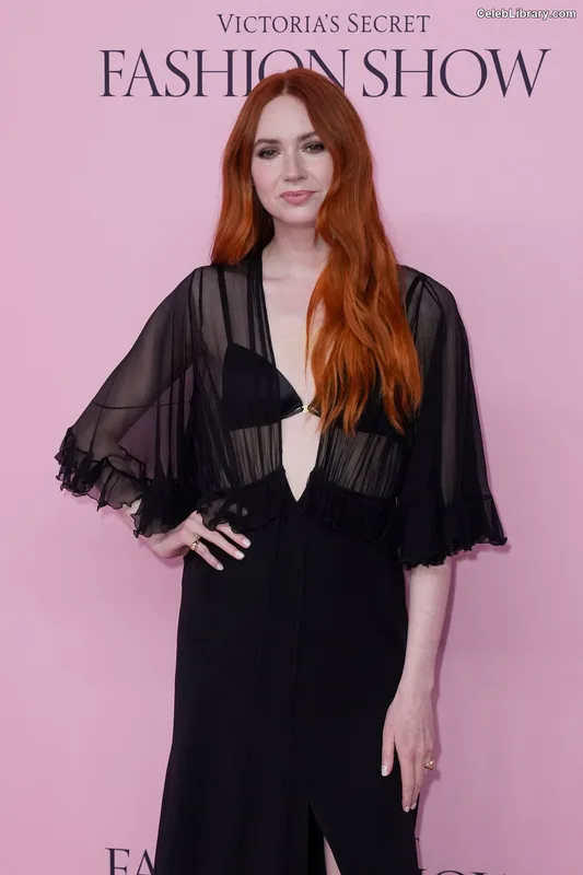 Karen Gillan photo 22 of 787