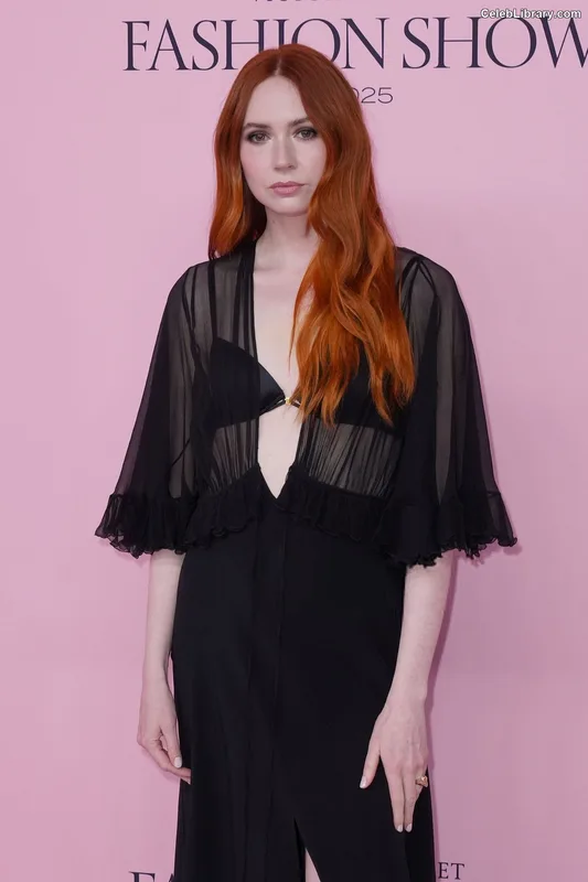 Karen Gillan photo 23 of 787