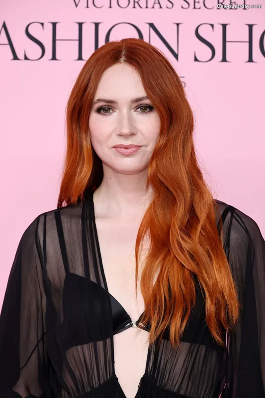 Karen Gillan photo 2 of 787