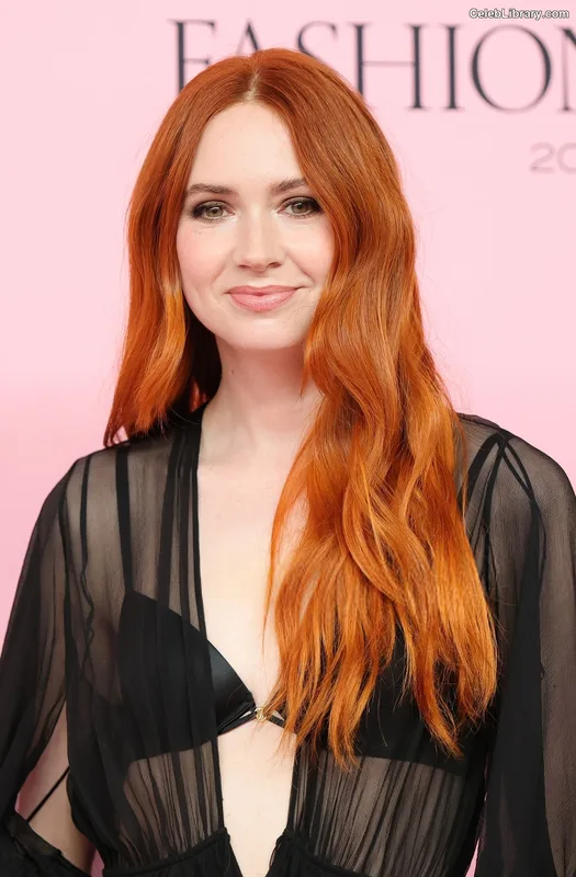 Karen Gillan photo 3 of 787