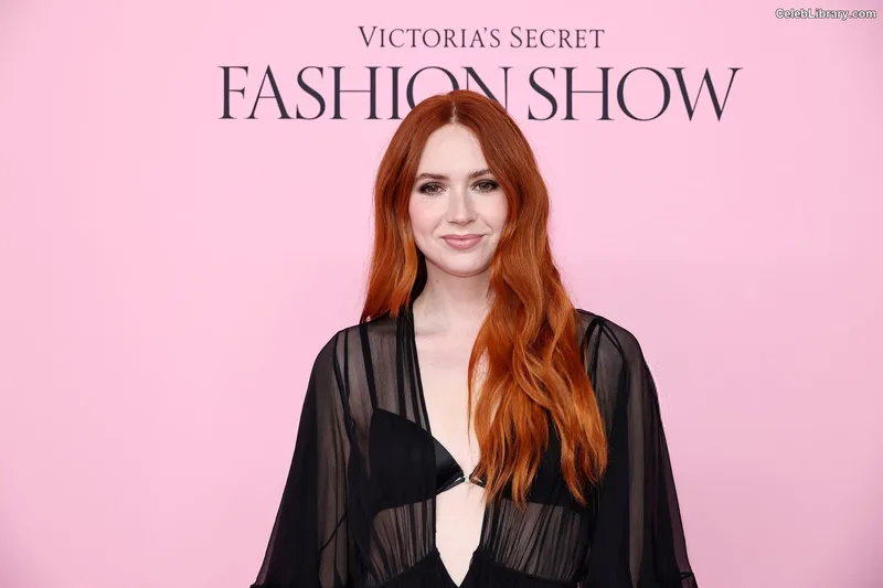 Karen Gillan photo 8 of 787
