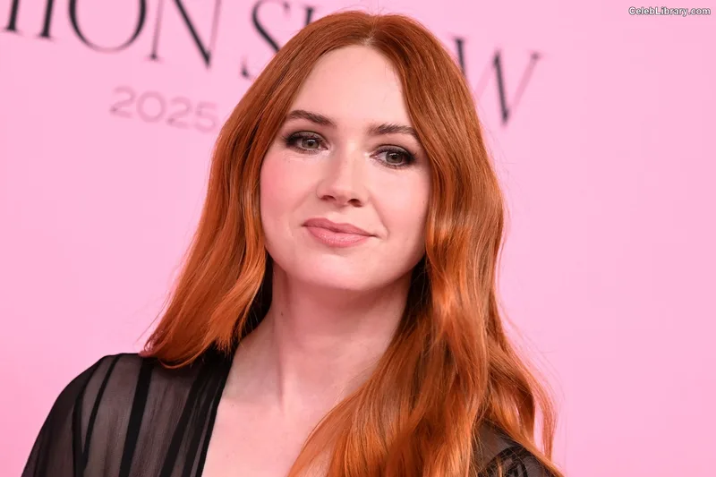 Karen Gillan photo 9 of 787