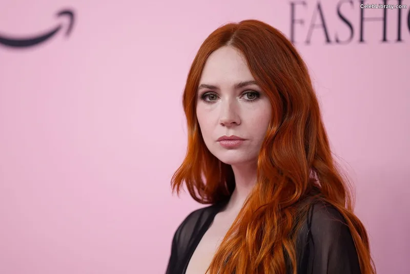 Karen Gillan photo 11 of 787