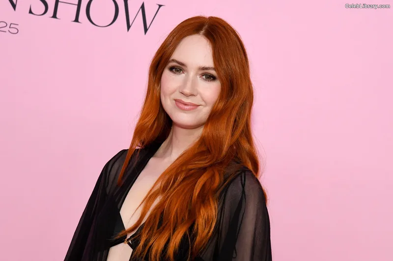 Karen Gillan photo 12 of 787