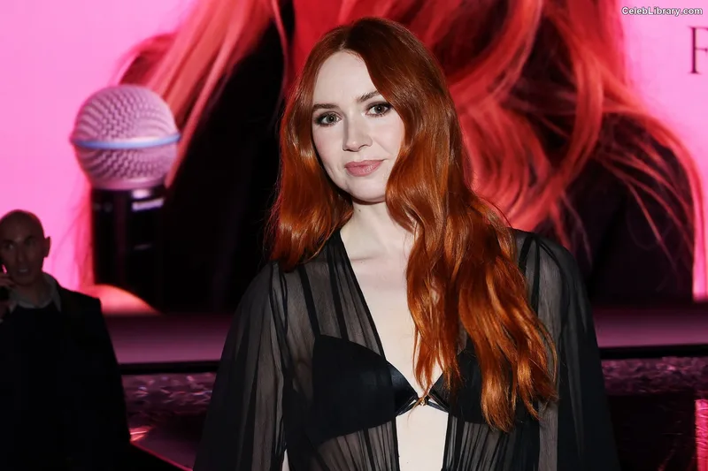Karen Gillan photo 13 of 787