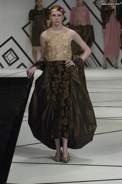 Karen Gillan photo 17 of 787
