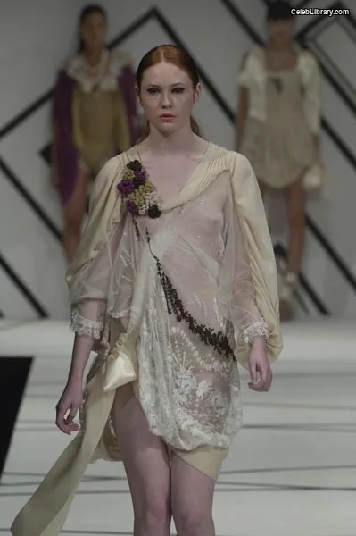 Karen Gillan photo 19 of 787