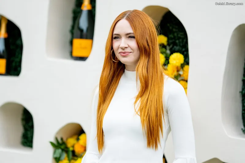 Karen Gillan photo 17 of 787