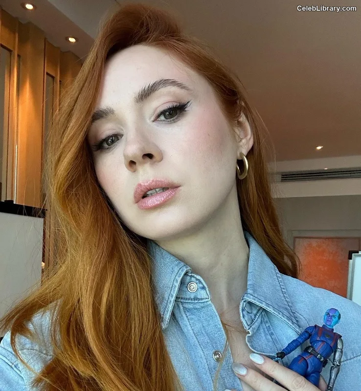 Karen Gillan photo 6 of 787