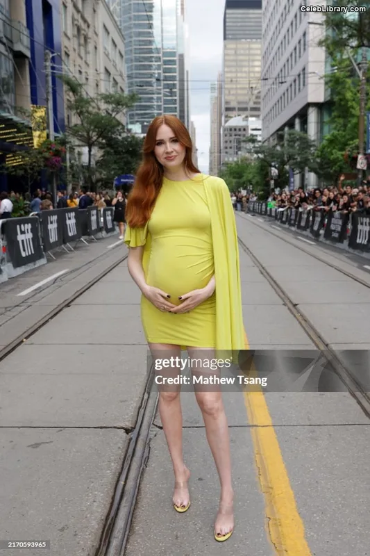 Karen Gillan photo 16 of 787