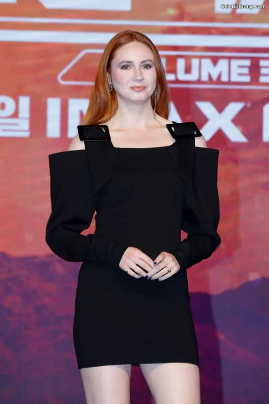 Karen Gillan photo 4 of 787