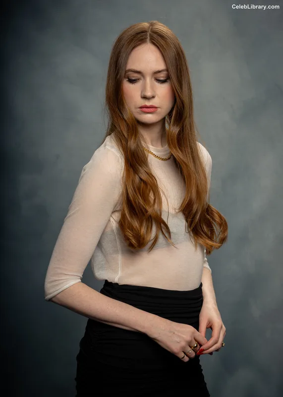 Karen Gillan photo 3 of 787