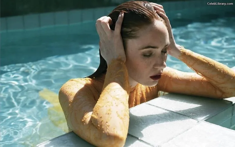 Karen Gillan photo 8 of 787