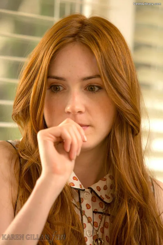 Karen Gillan photo 9 of 787