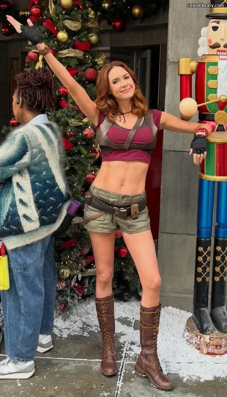 Karen Gillan photo 24 of 787