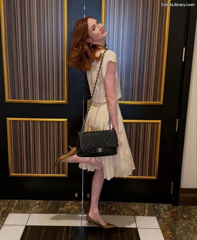 Karen Gillan photo 2 of 787