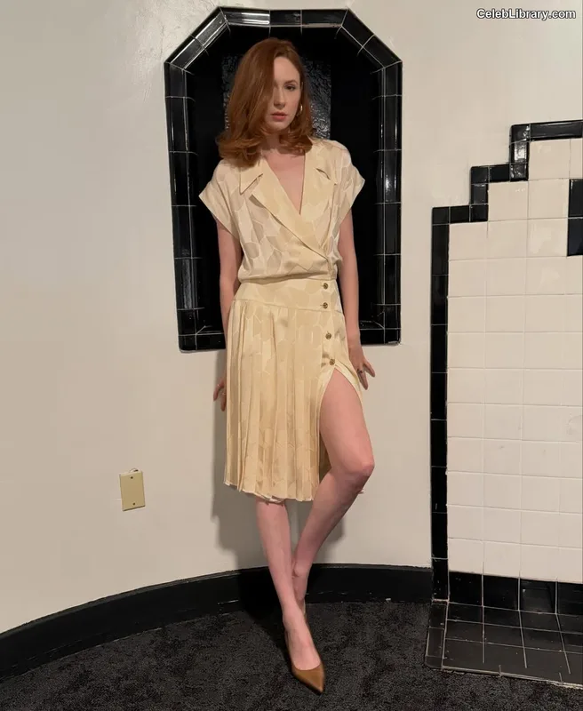 Karen Gillan photo 3 of 787
