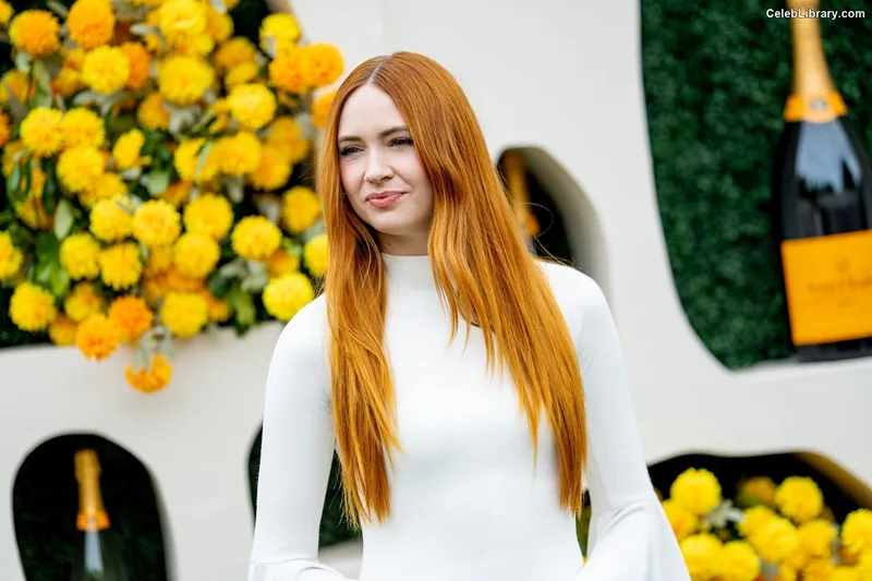 Karen Gillan photo 15 of 787