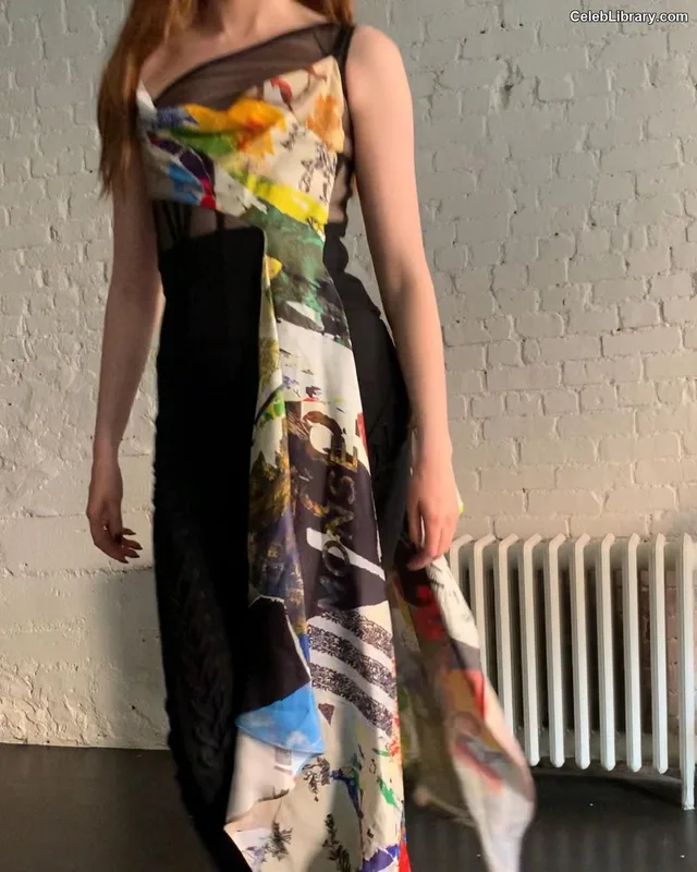 Karen Gillan photo 16 of 787