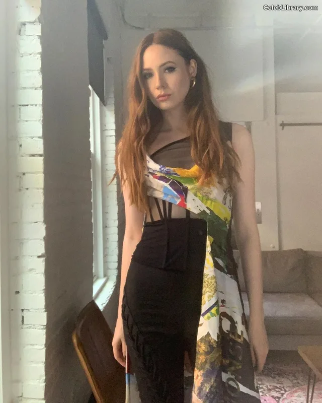 Karen Gillan photo 19 of 787