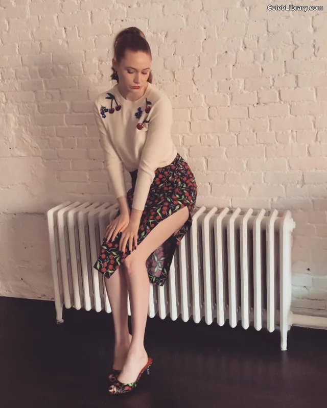 Karen Gillan photo 22 of 787
