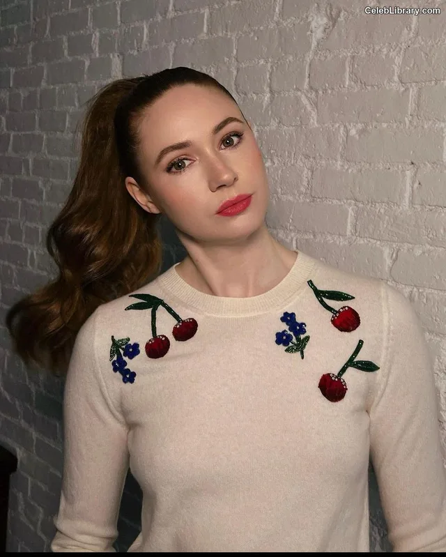 Karen Gillan photo 23 of 787