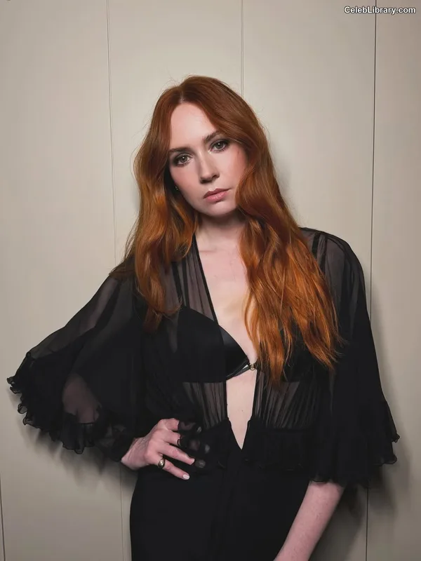 Karen Gillan photo 5 of 787