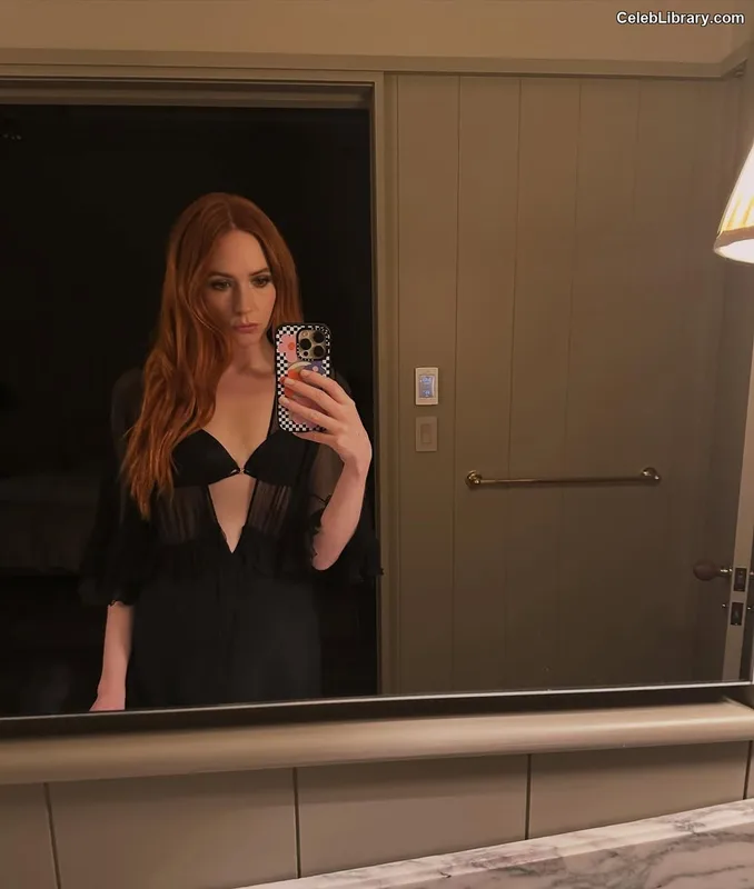 Karen Gillan photo 7 of 787