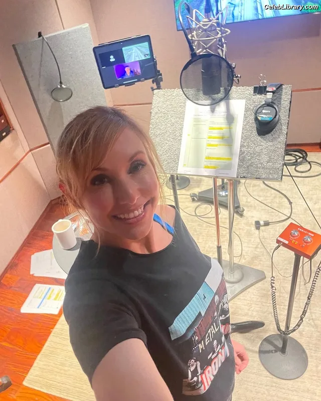 Kari Byron photo 3 of 95