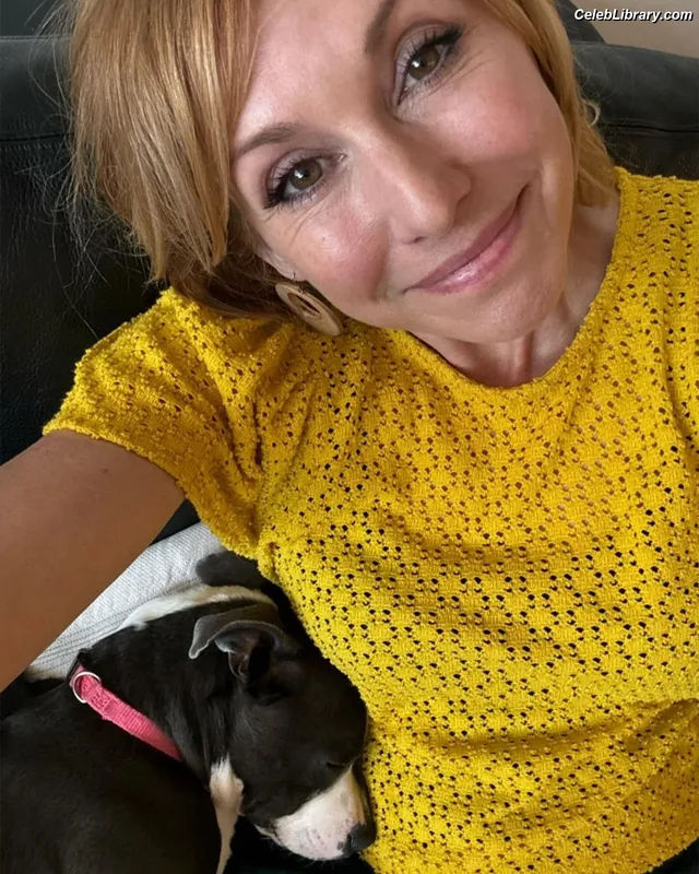 Kari Byron photo 5 of 95
