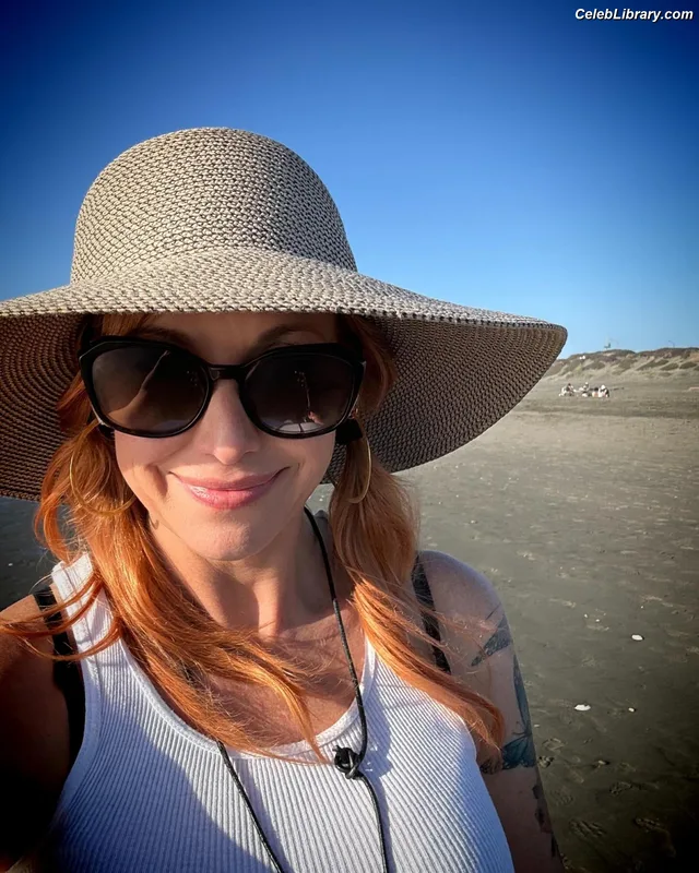 Kari Byron photo 7 of 95