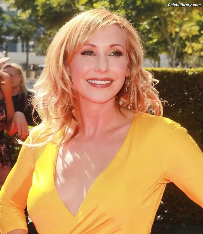 Kari Byron photo 4 of 95