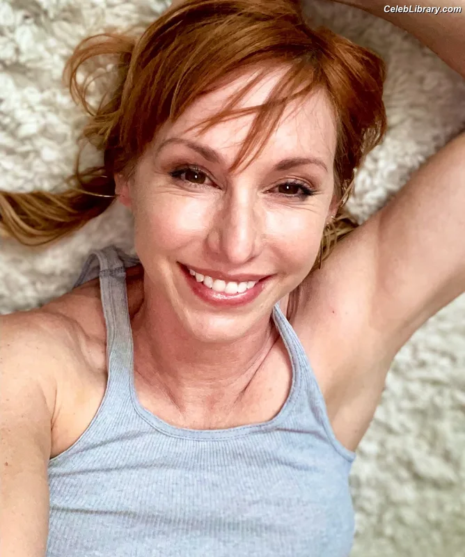 Kari Byron photo 11 of 95