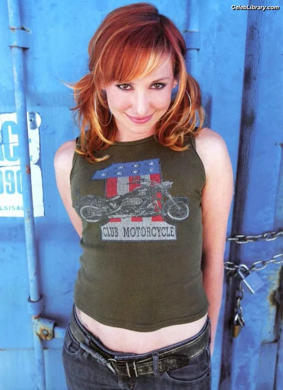 Kari Byron photo 15 of 95