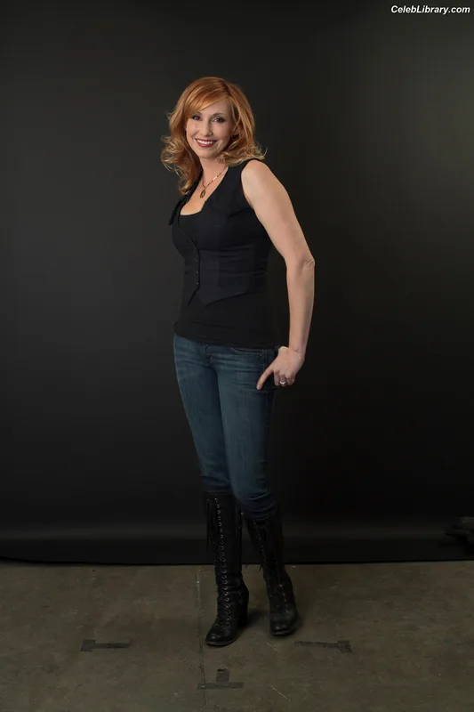 Kari Byron photo 21 of 95