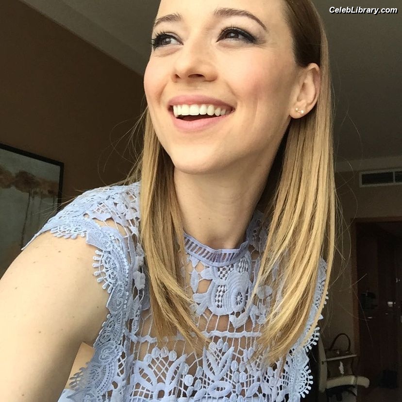 Karine Vanasse photo 4 of 42