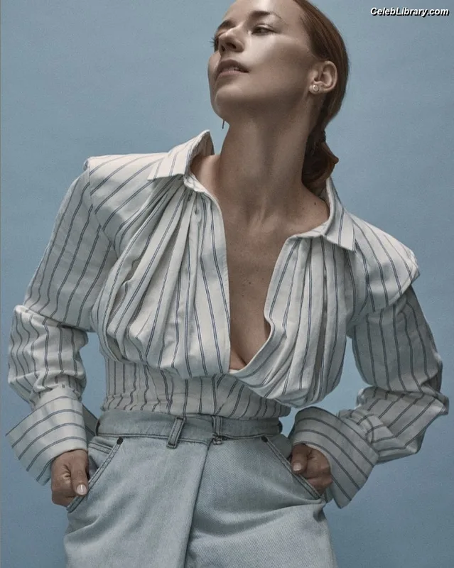 Karine Vanasse photo 5 of 42