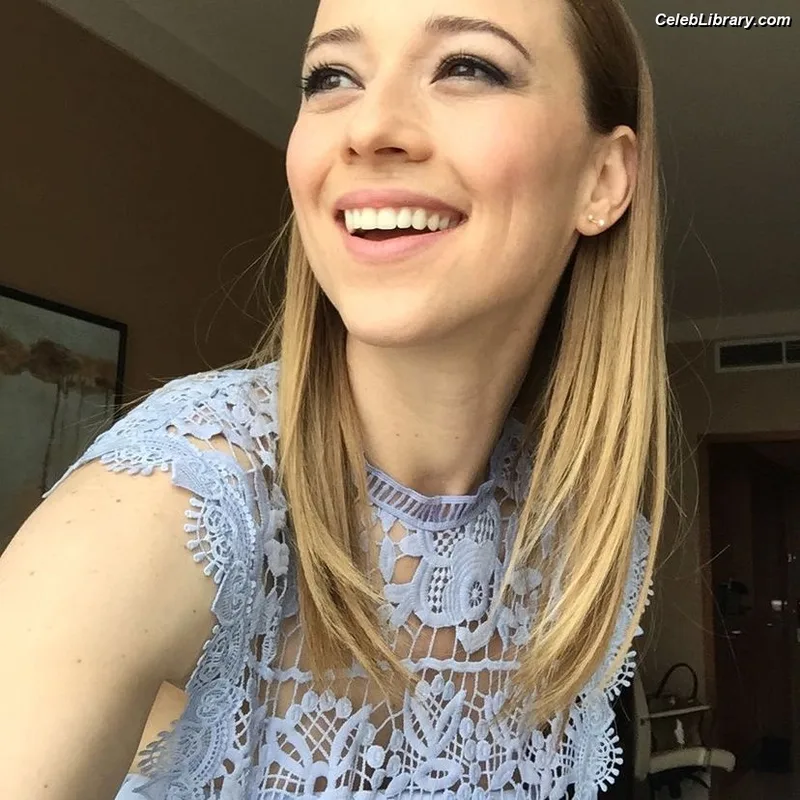 Karine Vanasse photo 6 of 42