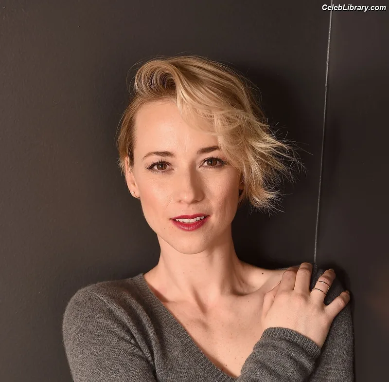 Karine Vanasse photo 6 of 42