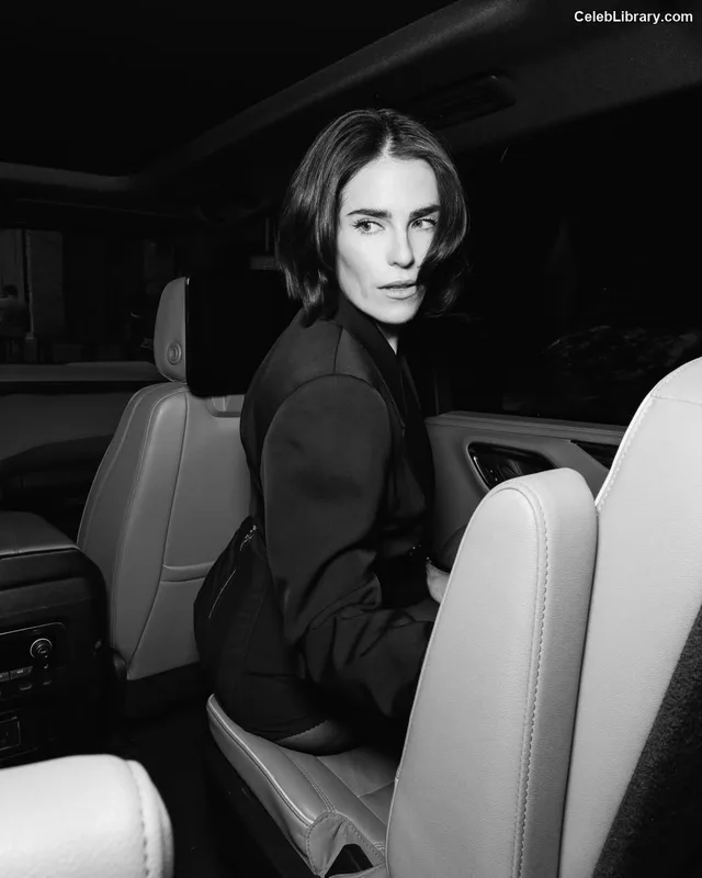 Karla Souza photo 7 of 15