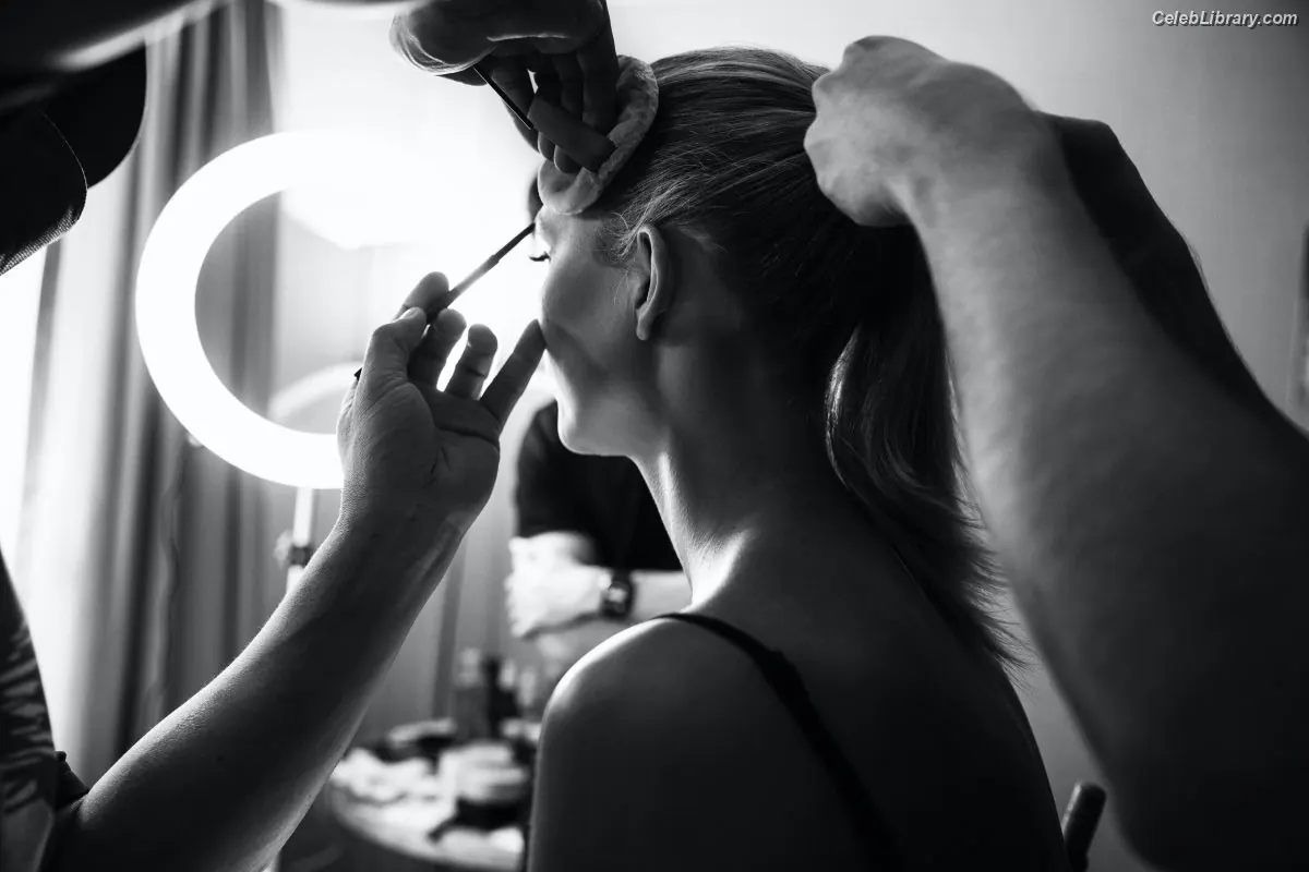 Karlie Kloss photo 9 of 302