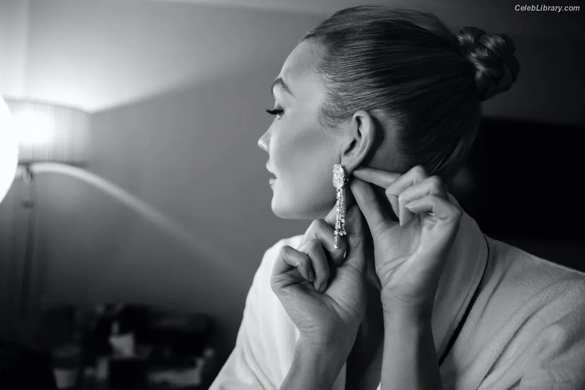 Karlie Kloss photo 11 of 302