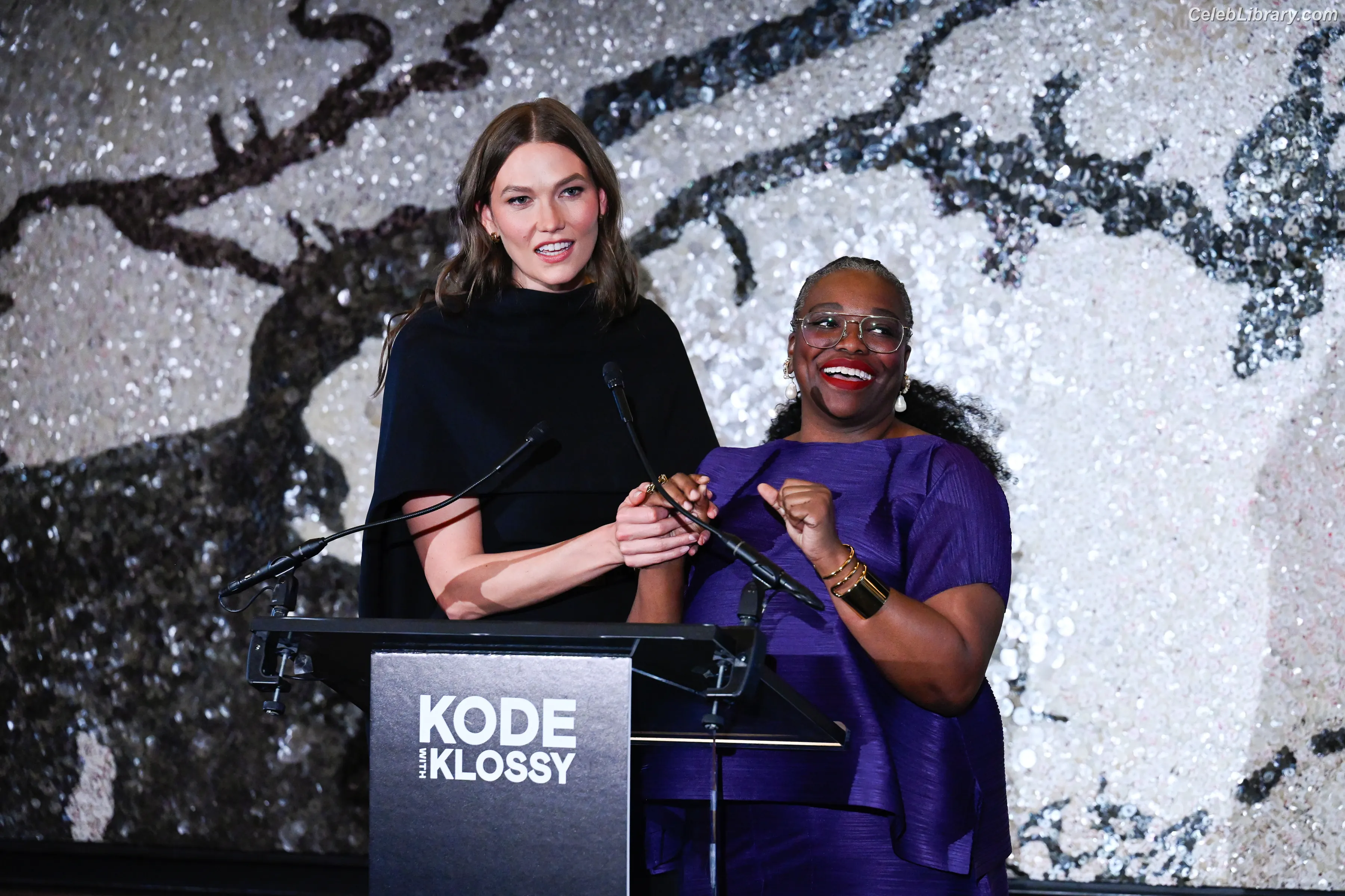 Karlie Kloss photo 20 of 302