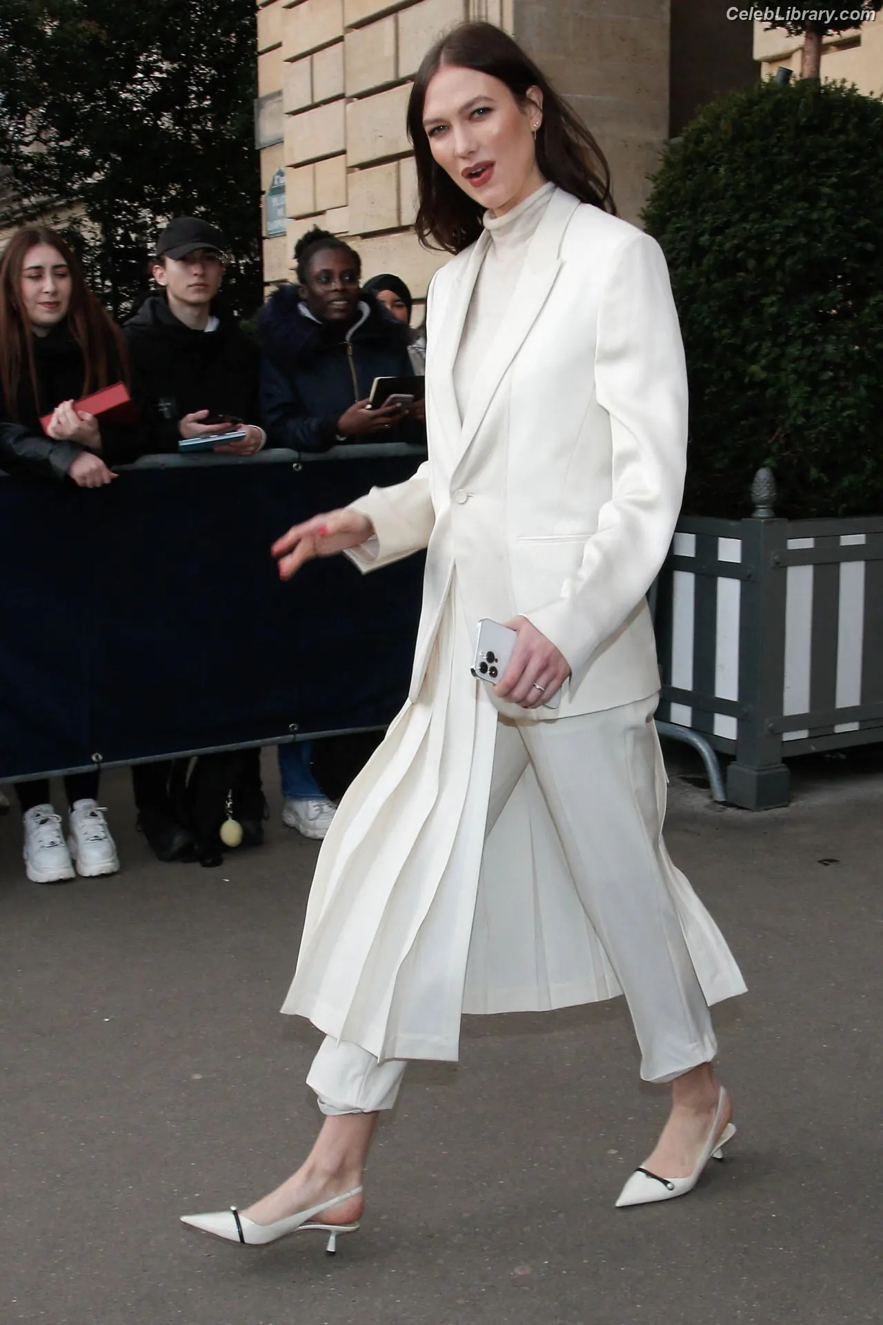 Karlie Kloss photo 22 of 302
