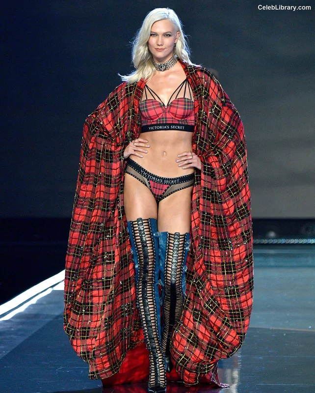 Karlie Kloss photo 20 of 303