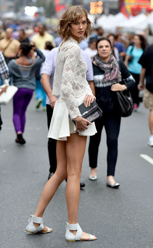 Karlie Kloss photo 7 of 303