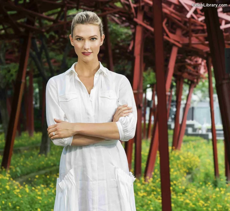 Karlie Kloss photo 21 of 303